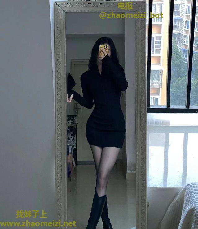 天心长腿新人梓琪