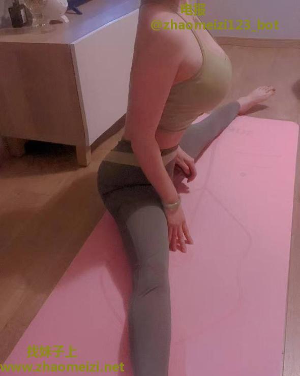 蜜桃臀桃子老师