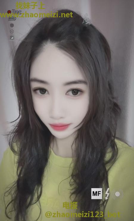 服务系肤白妹子简心