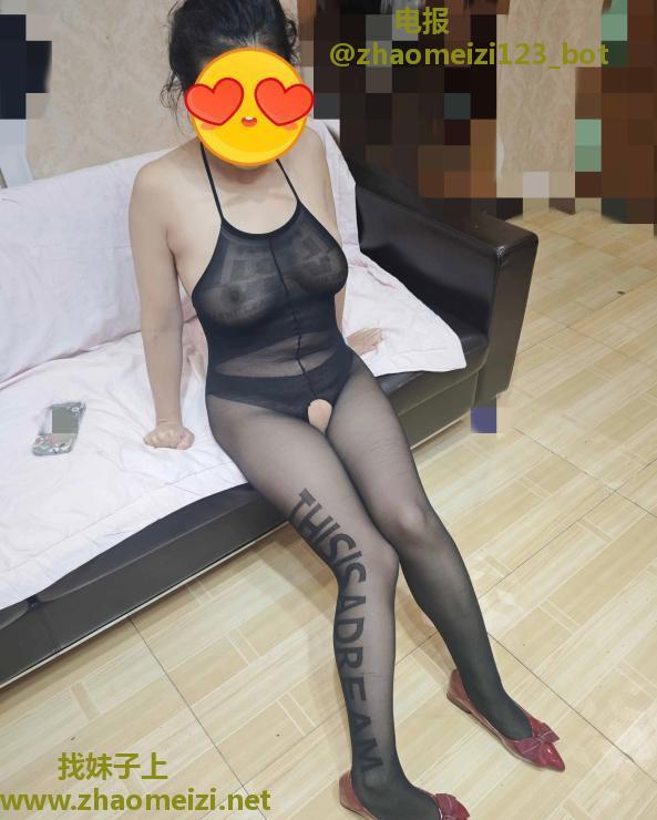 小榄很腼腆的大波姐姐
