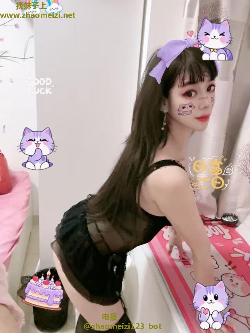 抱着头猛插嘴的骚妇