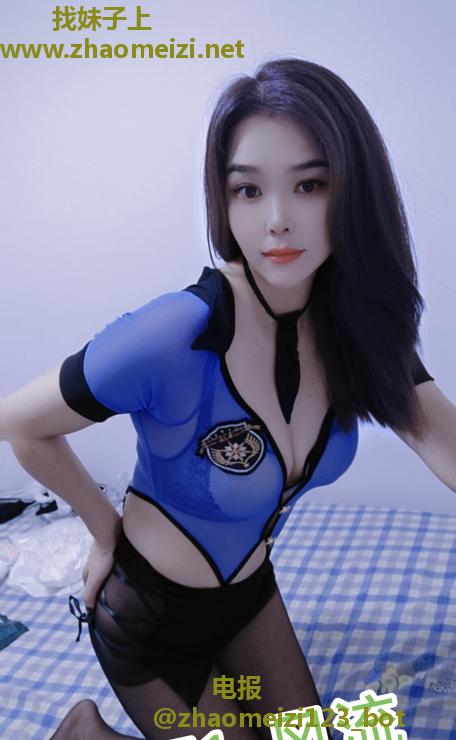 南山长发翘臀女郎