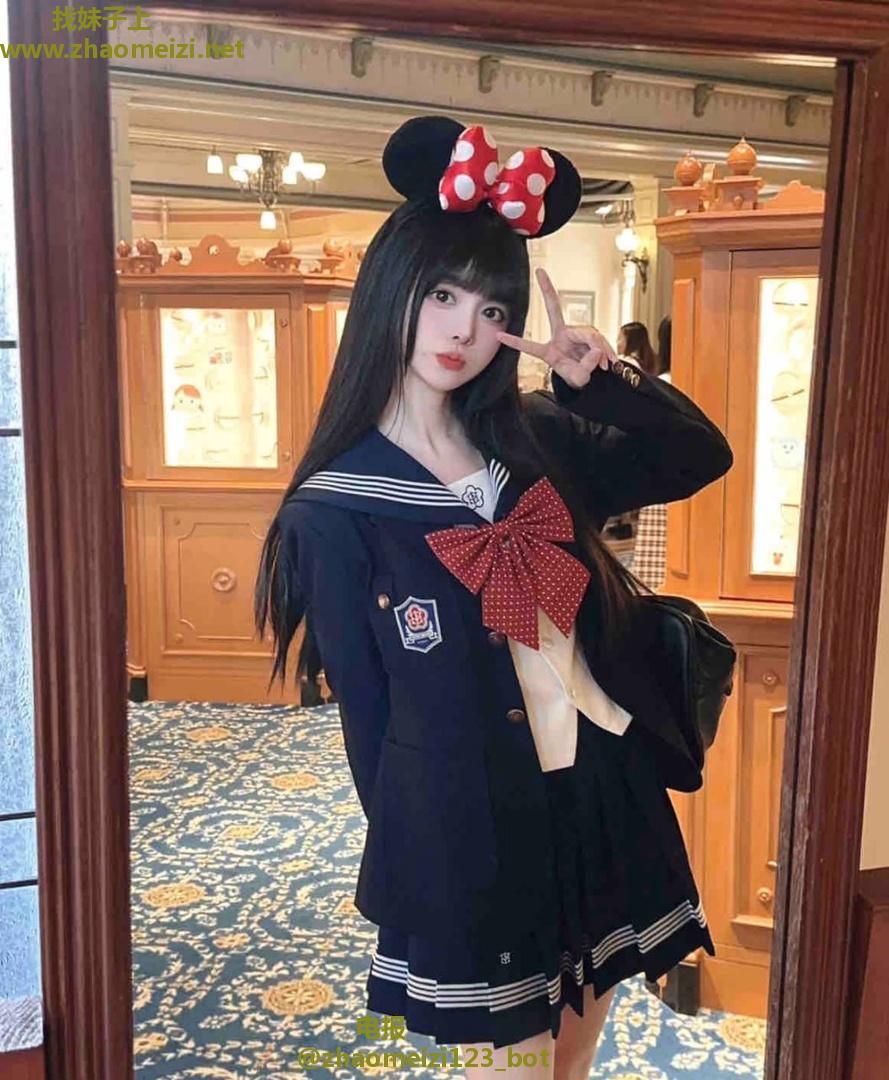 可爱兼职女大学生