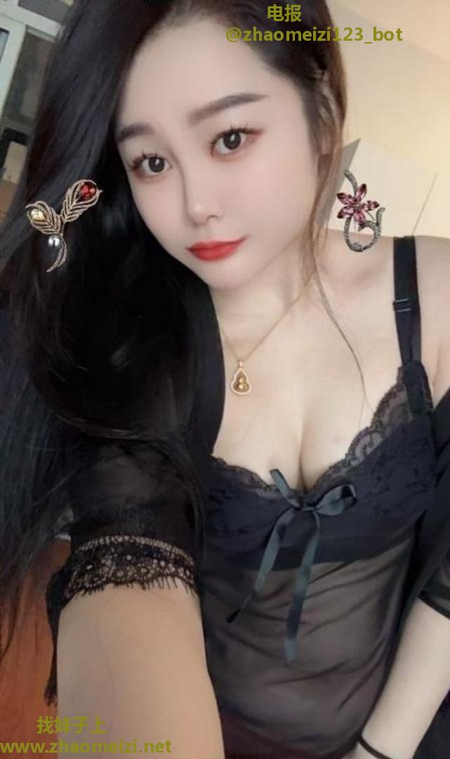 肤白风骚小骚货