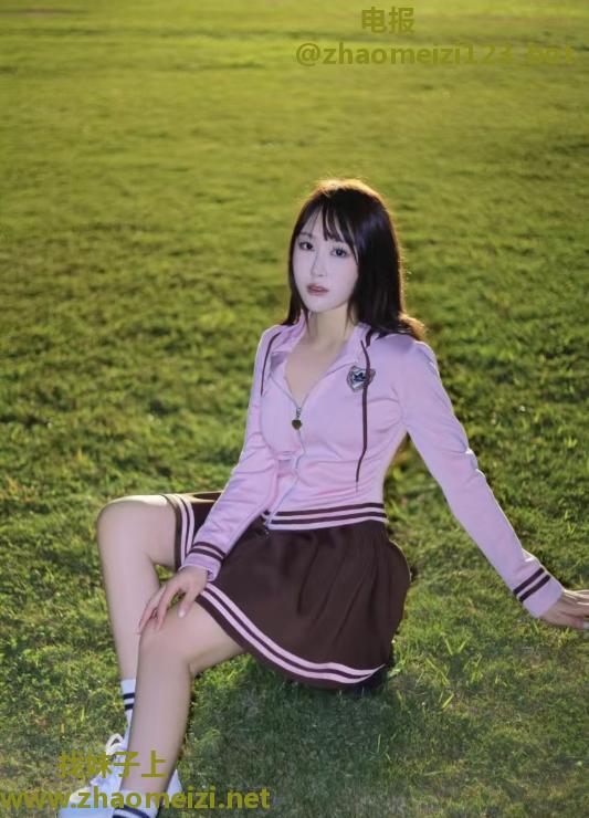 丰满大长腿御姐雪儿