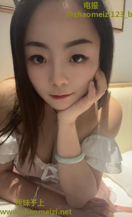 大胸服务型小姐姐