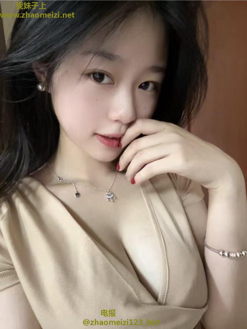 温柔甜美小嫩妹