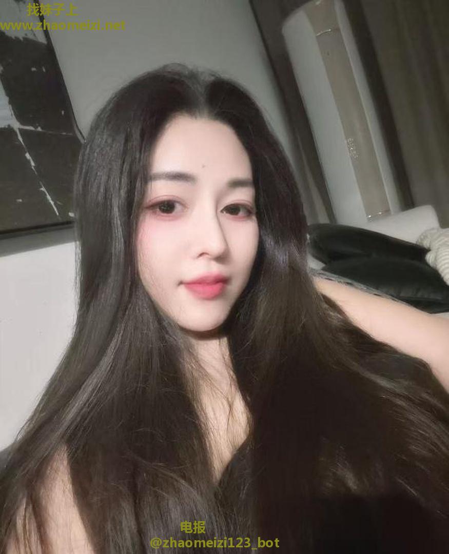 年轻身材火辣的骚粉鲍