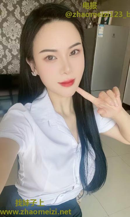 体育场少妇贝贝