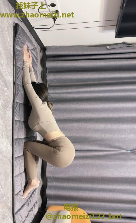 上城瑜伽美足少妇