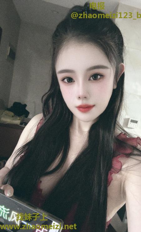 大胸水床兼职美女