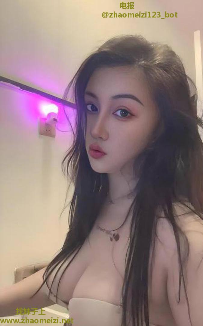 反差表风骚女郎