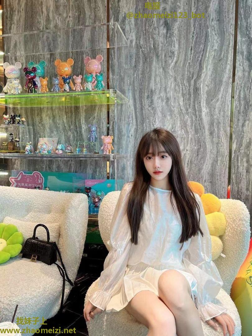 肤白貌美 大长腿未撒娇