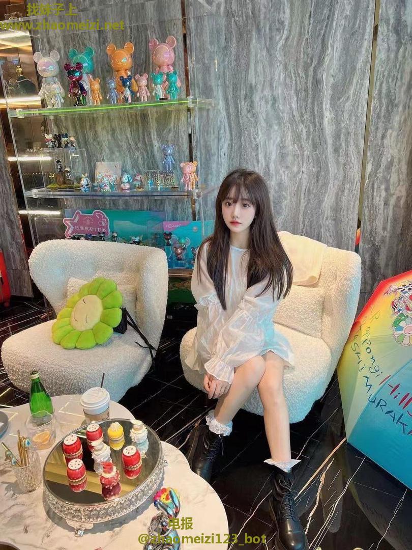 肤白貌美 大长腿未撒娇