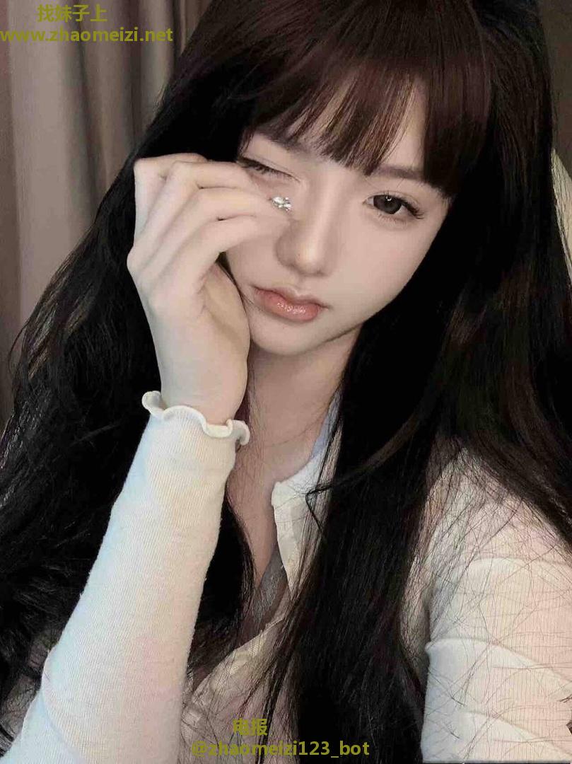 制服御姐前凸后翘水很多