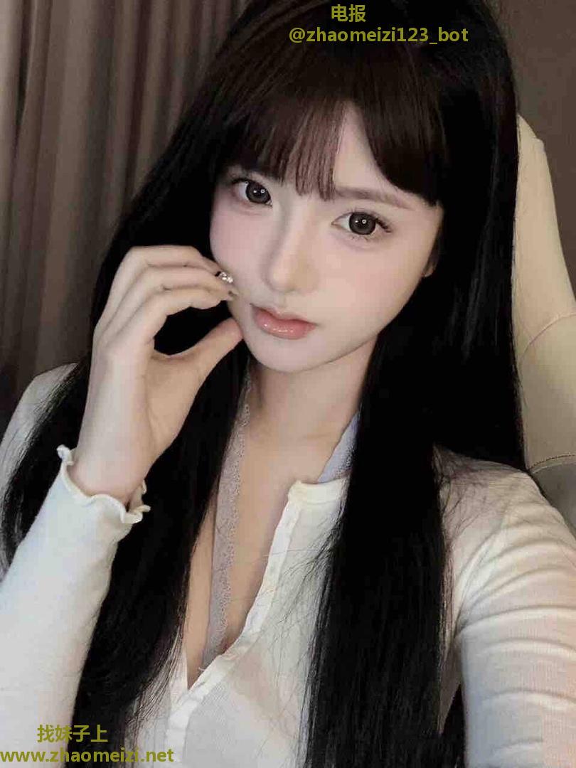 制服御姐前凸后翘水很多