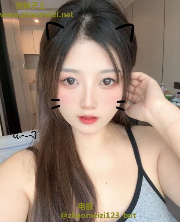 纯情大胸闷骚少女