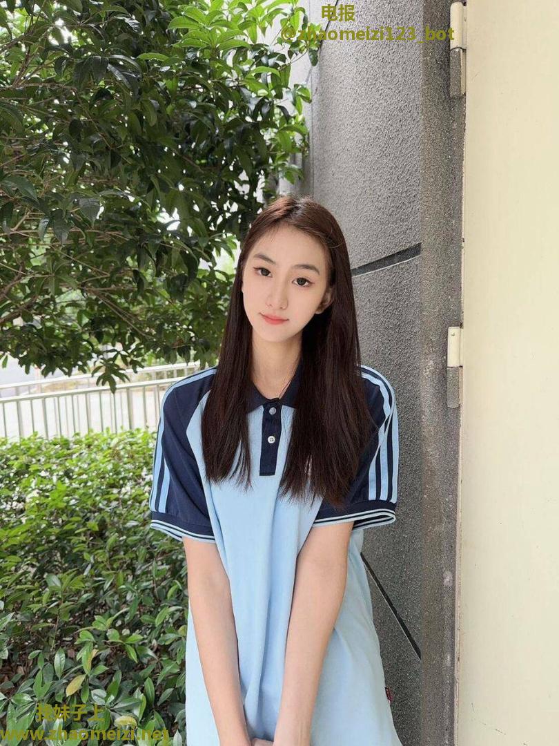 外表清纯反差学生妹兼职