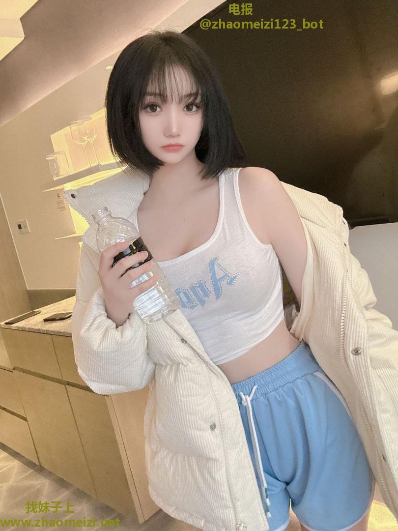 妹子细皮嫩肉水很多啊