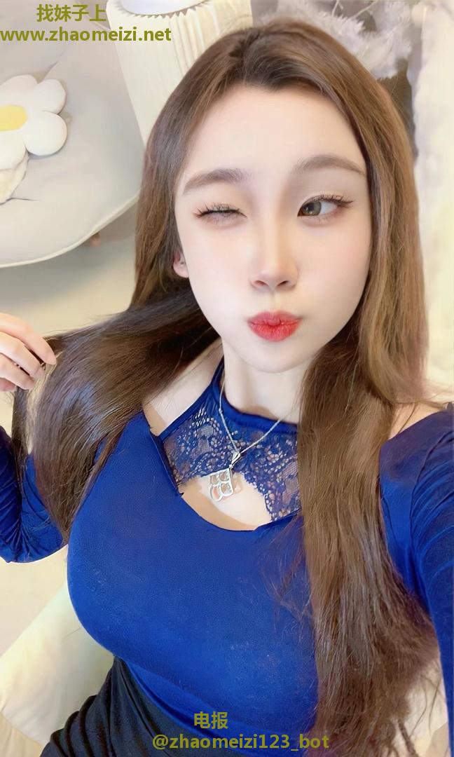 长相甜美妹子水中箫超赞