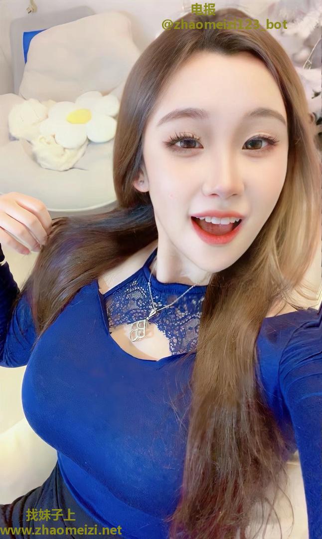 长相甜美妹子水中箫超赞