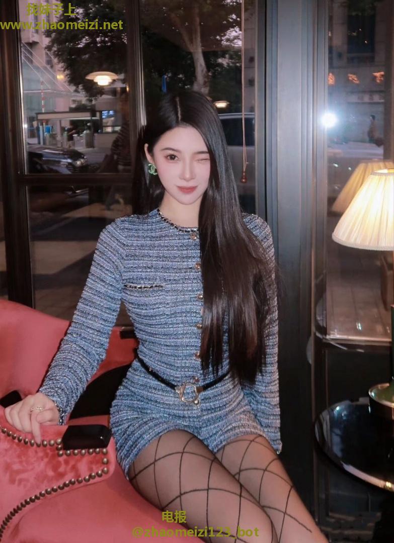 翘臀后入潮喷少妇