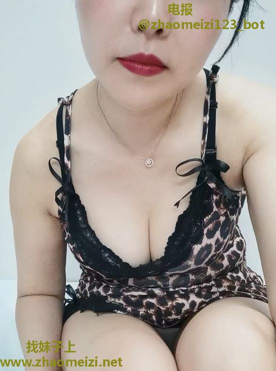 制服骚妇
