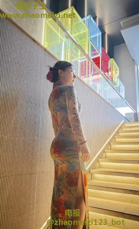 猫纹身高冷范御姐