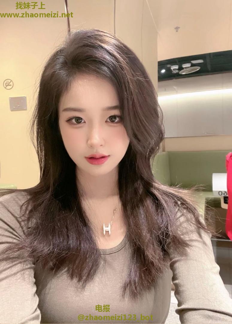 科技路翘臀性感尤物