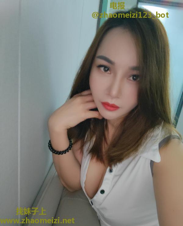 风骚型大长腿少妇