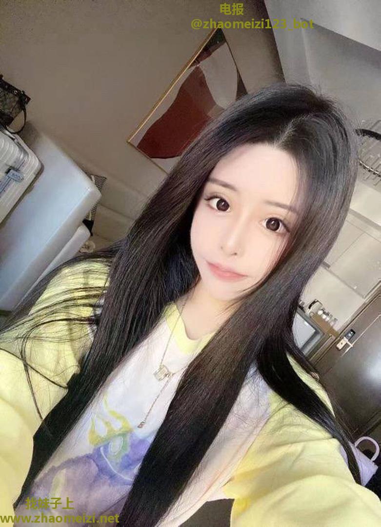 白皙巨乳美鲍姐姐