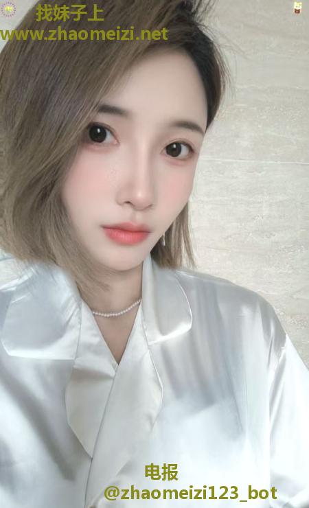 骨感的撩人美女