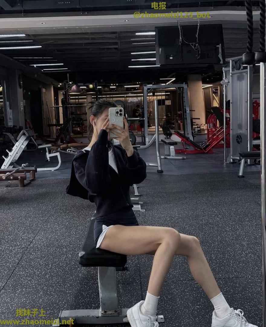 外表清纯服务很风骚会喷的