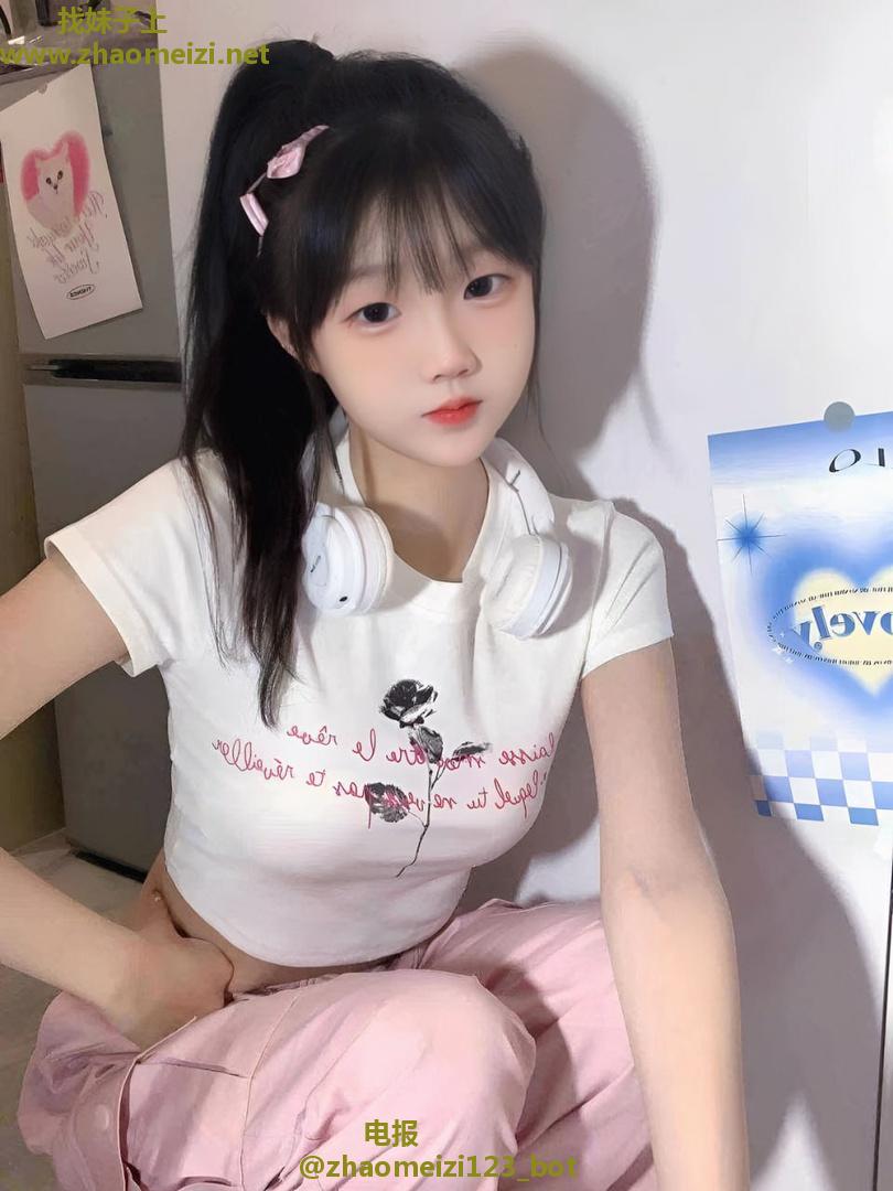 清纯可爱白皙敏感女高兼职