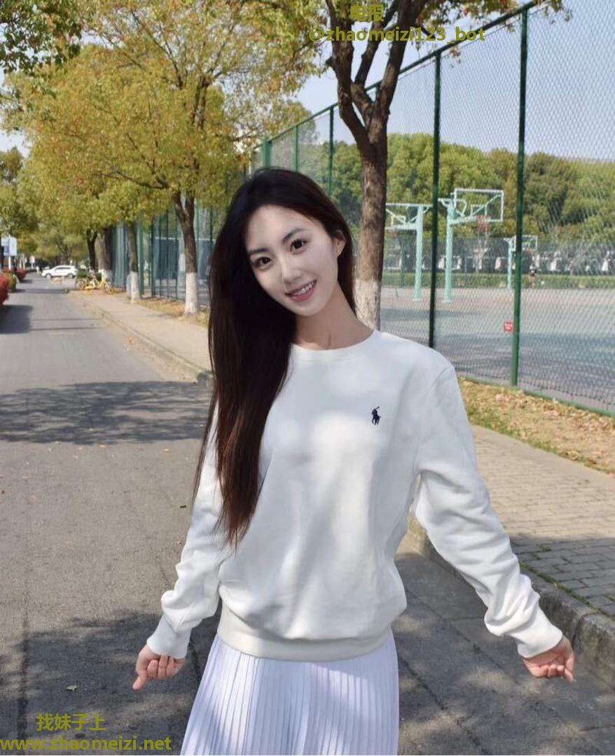 白皙光滑巨乳敏感女大兼职