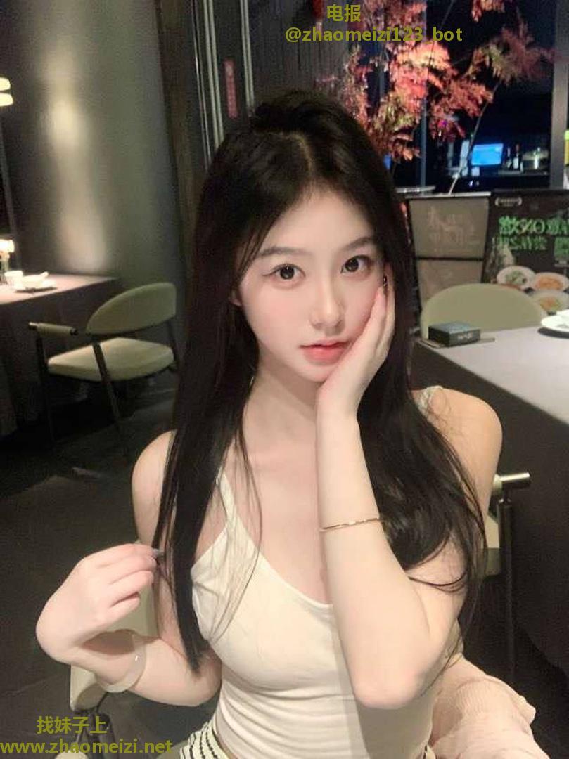 香臀美乳小倩搞后花园贱爽