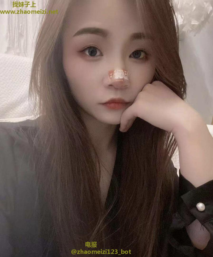 温柔甜美小嫩妹