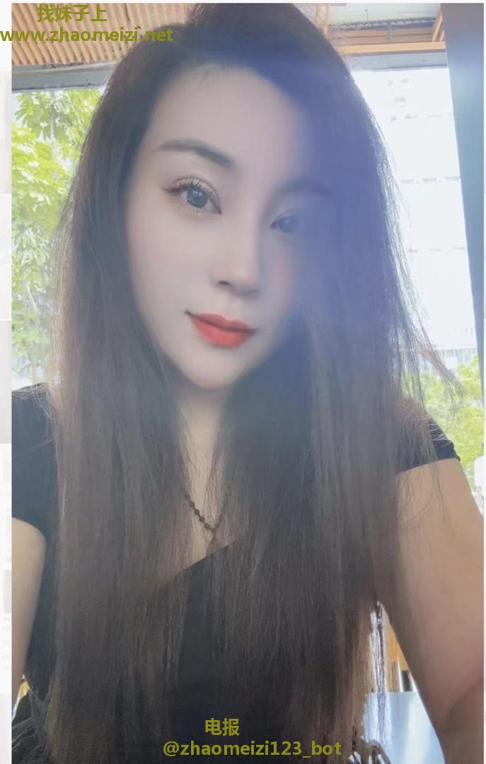 丰满翘臀美少妇