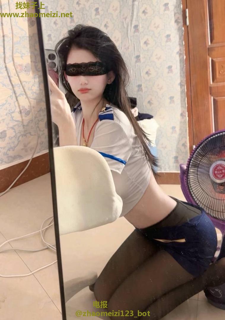粉嫩小骚逼大学生兼职