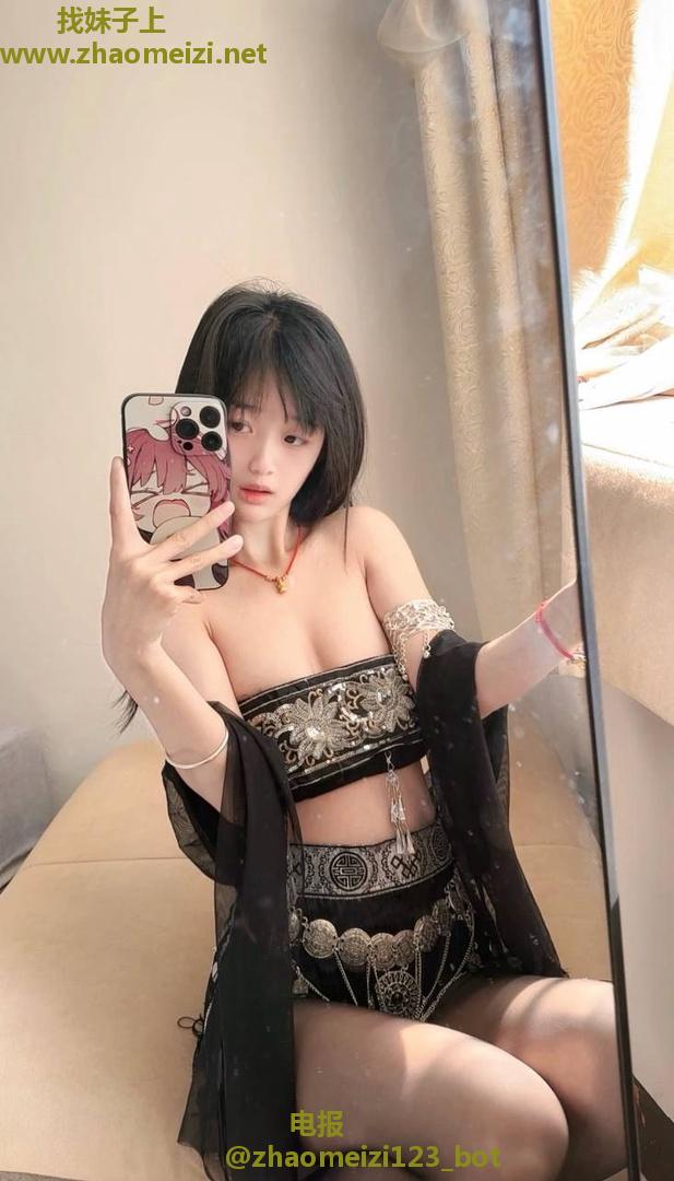 粉嫩小骚逼大学生兼职