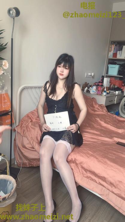 风骚肥臀大奶的小爱