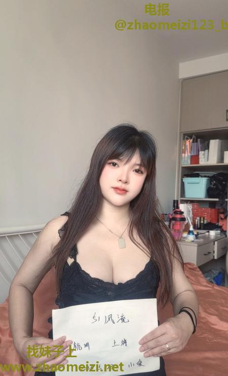 风骚肥臀大奶的小爱