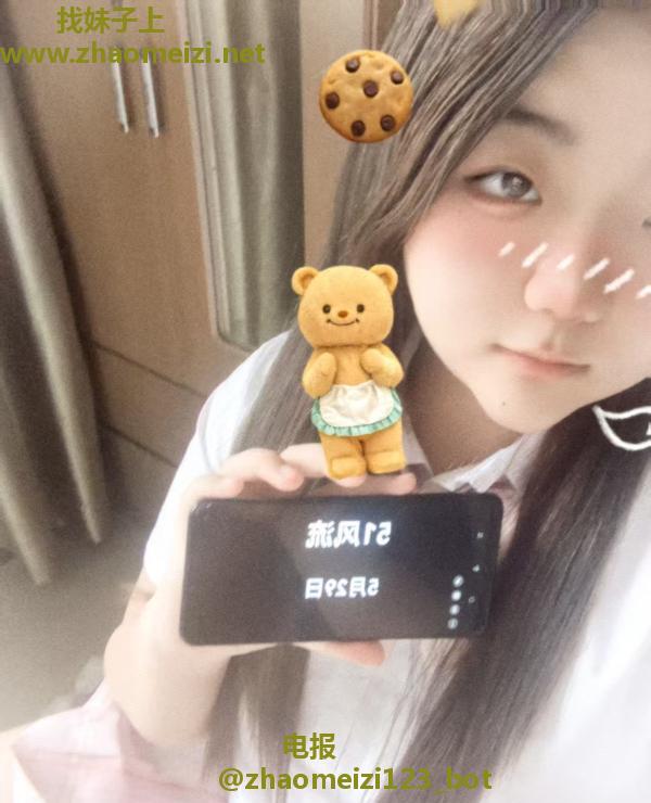 大臀嫩妹爽歪歪