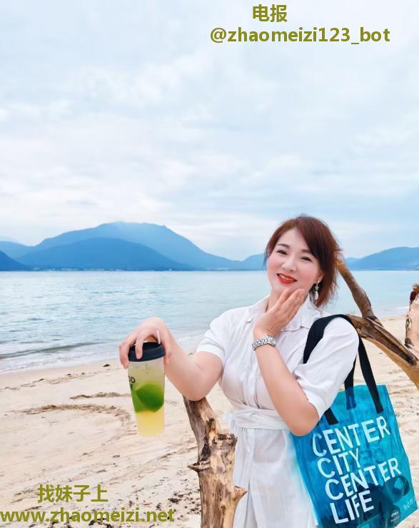 丰满西湖少妇沐晴