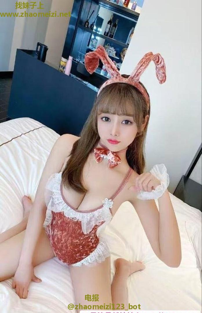 三点粉嫩清纯骚聊小嫩逼