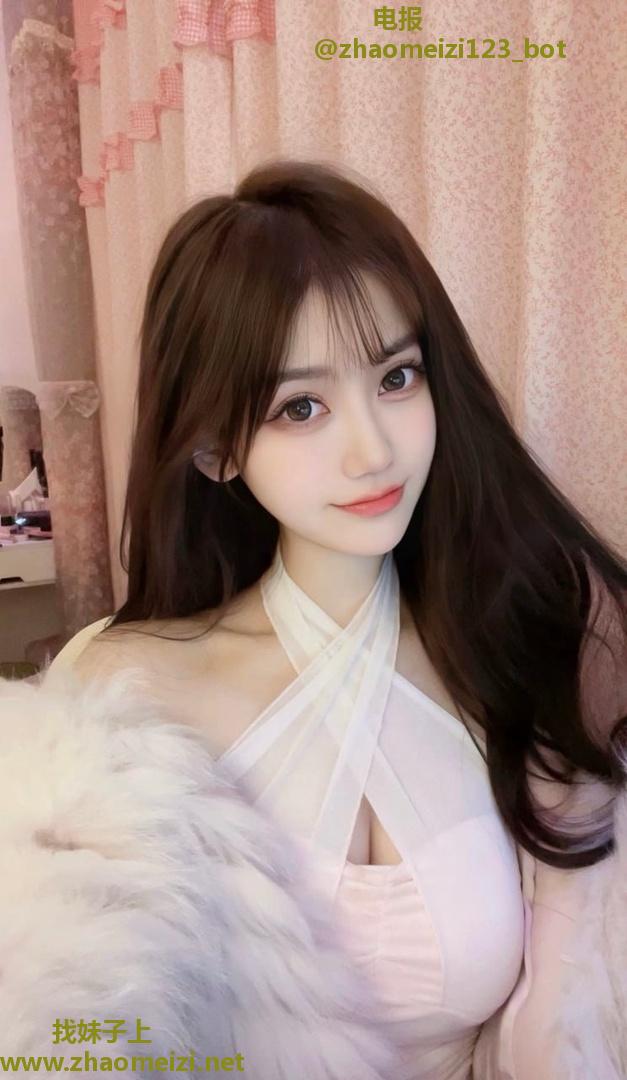 外表清纯反差小妹