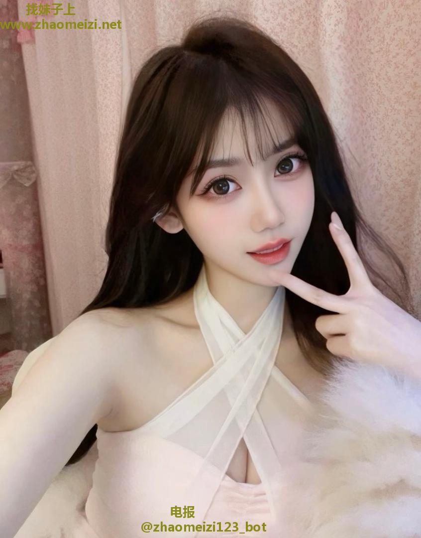 外表清纯反差小妹