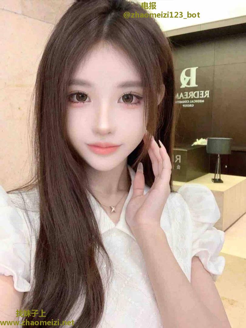 高颜值光滑白皙湿妹