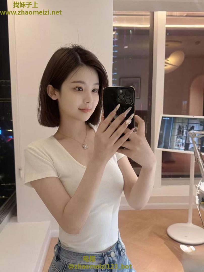 白嫩光滑年轻少妇