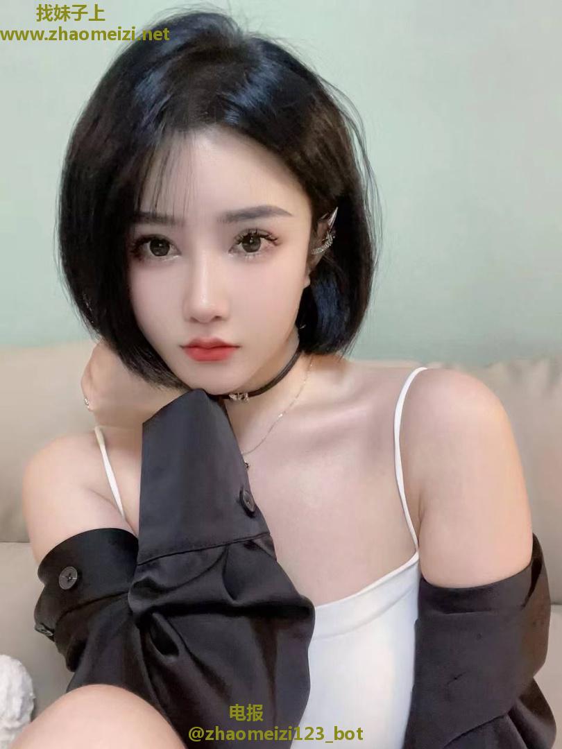 白嫩光滑年轻少妇